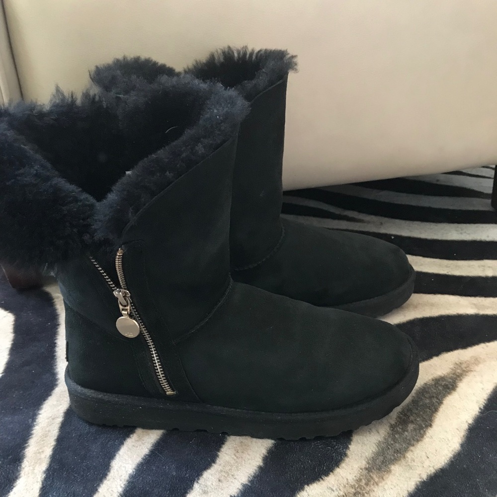 Ugg Womens Bailey Zip Short